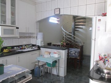 Casa à Venda